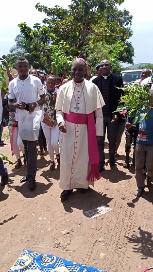 Diocèse de Kenge : Mgr Kwambamba sollicite l’implication des jeunes pour un lendemain meilleur du diocèse