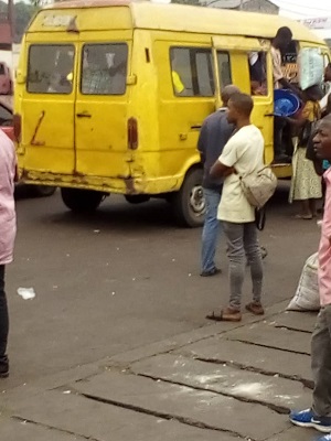 Kinshasa : Le prix du ticket dans le transport en commun provoque des déchirements entre receveurs et passagers