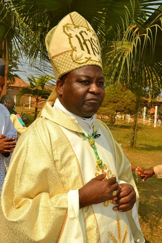 Mgr Kimbeni a pris canoniquement possession du diocèse de Kisantu