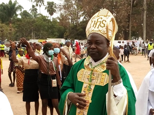 Diocèse de Kisantu : Mgr Kimbeni a exhorté le clergé et les fidèles à avoir confiance en Dieu