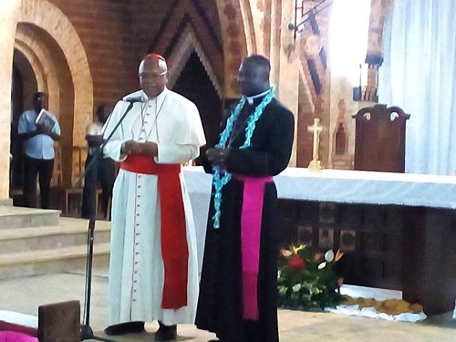 Cardinal Ambongo à Mgr Kimbeni : « Monseigneur, sentez-vous accueilli au diocèse de Kisantu « 