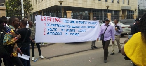 Les agents de la Radiotélévision nationale congolaise ont manifesté devant le ministère du Budget