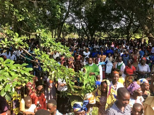 Diocèse de Kabinda : De nombreux pèlerins ont pris part à l’ouverture du mois du Rosaire