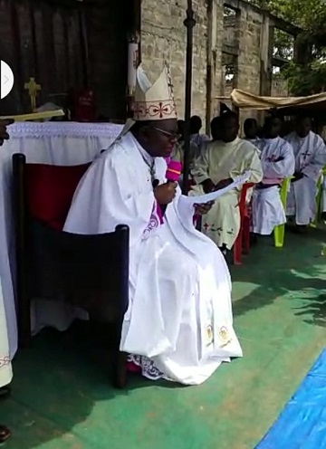 Diocèse de Budjala : Au dimanche du Christ Roi, Mgr Tembo a ordonné deux diacres et deux prêtres à Ste Elisabeth/ Gemena